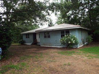 1194 Walnut Hills Ln, Hazlehurst, MS 39083