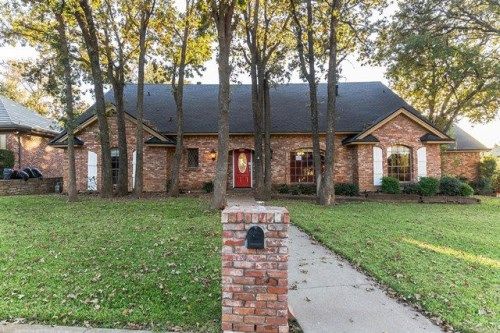 2202 Woodsong Trl, Arlington, TX 76016