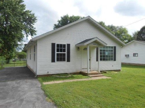 3156 W Lombard St, Springfield, MO 65802