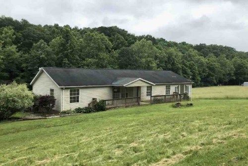 486 Hale Ln, Leon, WV 25123