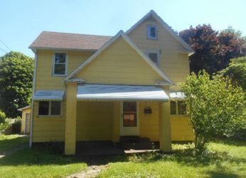 2247 Maple Ave, Lake City, PA 16423