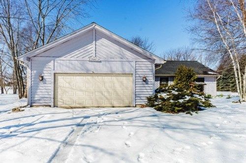 1720 Vineyard Ln, Spring Grove, IL 60081