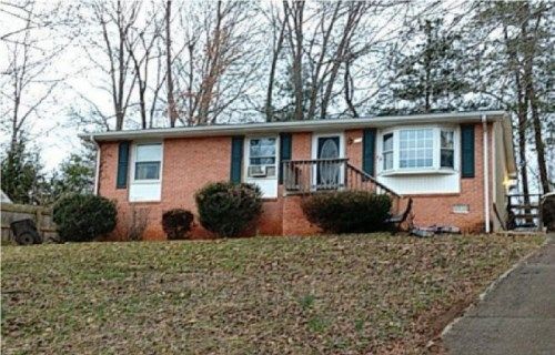 216 Barnsdale Rd, Charlottesville, VA 22911