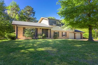 8229 New England Dr, Chattanooga, TN 37421