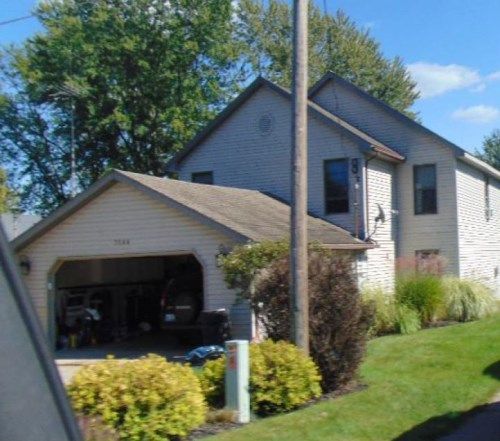 7586 N Indian Lake Dr, Scotts, MI 49088