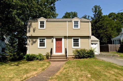 6 W Slope Ln, Hamden, CT 06517