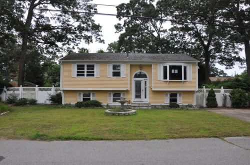 66 Grovedale St, Warwick, RI 02888