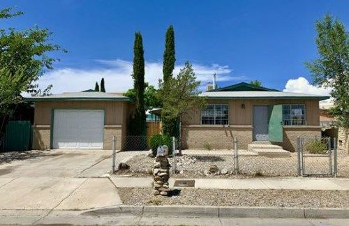 1333 Lucretia St SW, Albuquerque, NM 87121