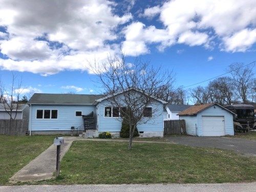 3 Ivy Rd, Mastic Beach, NY 11951