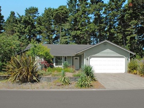 29 Park Village Dr, Florence, OR 97439