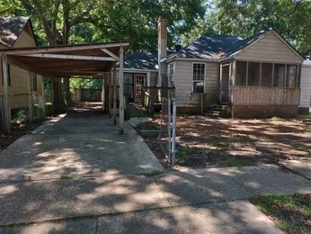 1403 South Cloverleaf Cir, Mobile, AL 36605