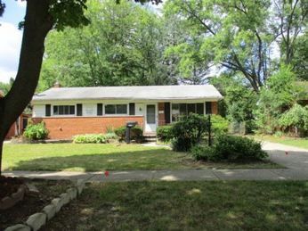 21923 Ontaga St, Farmington, MI 48336