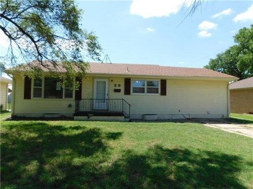 29 Sunflower Ave, Hutchinson, KS 67502