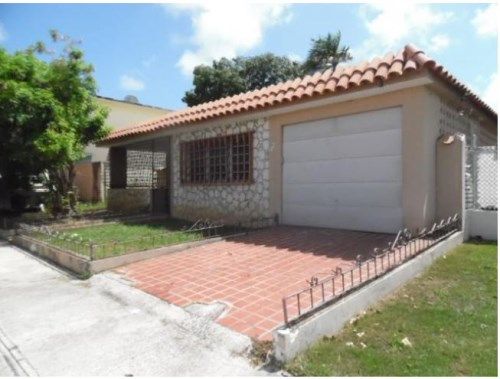 12 Qh - Calle 527 Country Club, Carolina, PR 00982