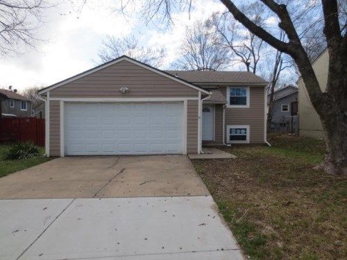 626 E Bristol Ln, Olathe, KS 66061