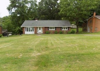 30 Eastwood Ln, Washington, PA 15301