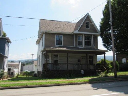 319 S 8th St, Connellsville, PA 15425