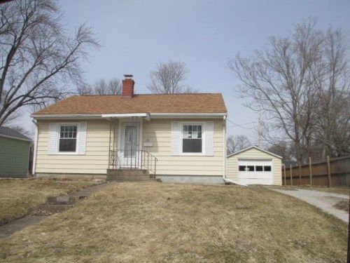 31 Berkshire Dr, Rock Island, IL 61201