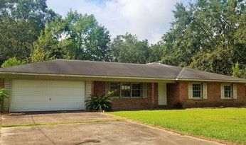 3713 Cumberland Dr, Moss Point, MS 39563