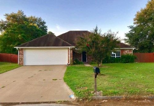 597 Briar Cove Ln, Gladewater, TX 75647