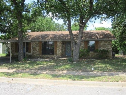 521 Forest Ln, Denison, TX 75021