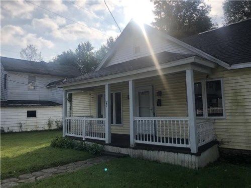 22 Cottage St, Carbondale, PA 18407