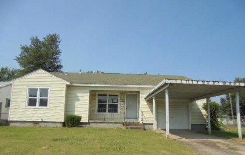 1937 D St NE, Miami, OK 74354