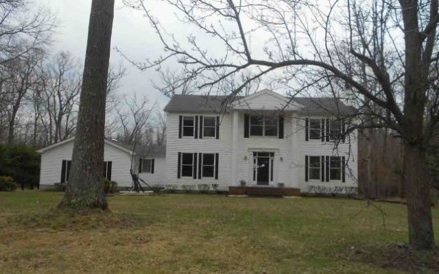 8 Tall Oaks Court, Farmingdale, NJ 07727