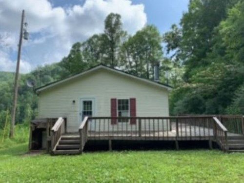 223 Richmond Dr, Ermine, KY 41815