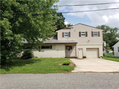 1414 S Maple Dr, Vineland, NJ 08360