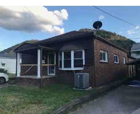 1023 4th Ave, Montgomery, WV 25136