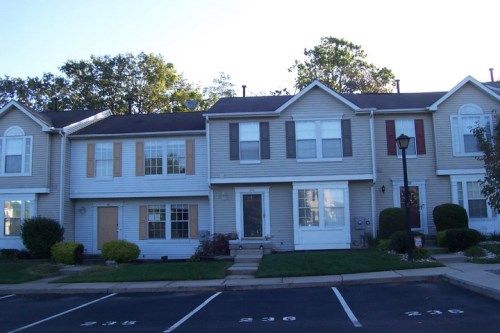 26 Pinehurst Ct, Blackwood, NJ 08012