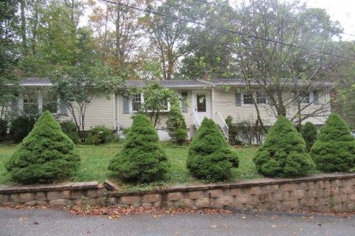 12 Sycamore Road, Bloomingdale, NJ 07403