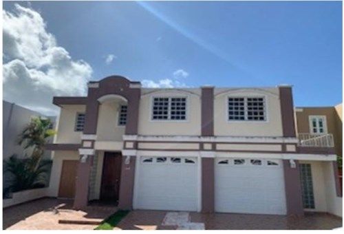 31 Italia St, Toa Alta, PR 00953