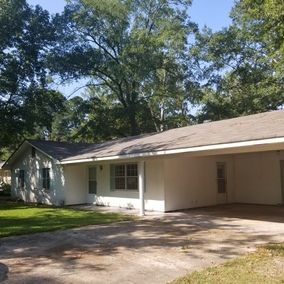 109 Kermit St, Columbus, MS 39702