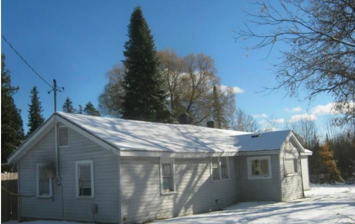 5048 Warren St, Conway, MI 49722