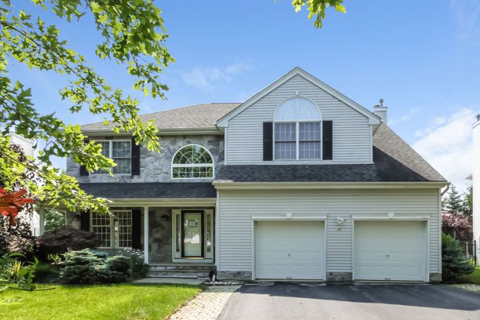 15 HEMINGWAY DR, Ledgewood, NJ 07852