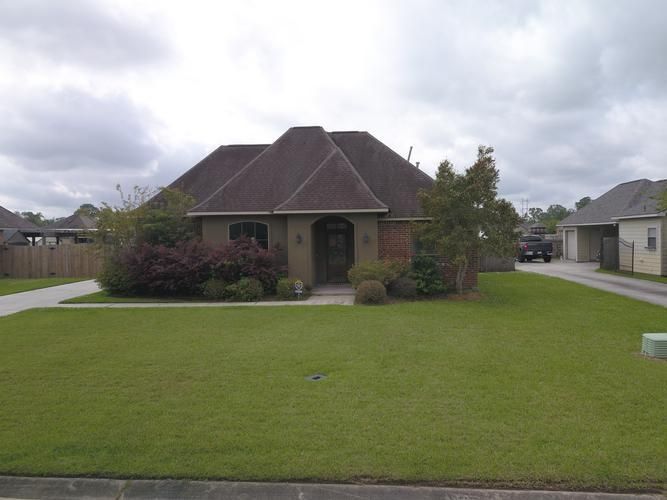 9066 WILLOW POINT DR, Denham Springs, LA 70726