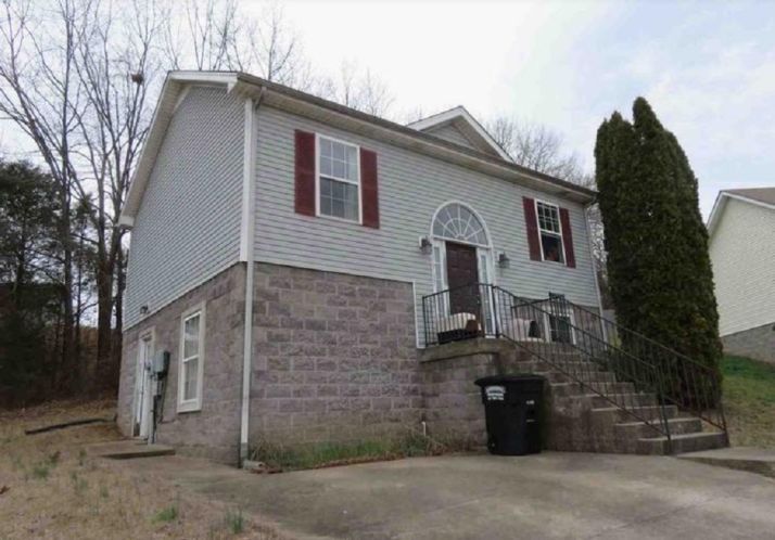 1118 GUNPOINT DR, Clarksville, TN 37042