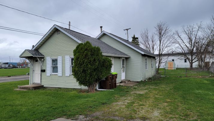 1301 Lowe, Adrian, MI 49221