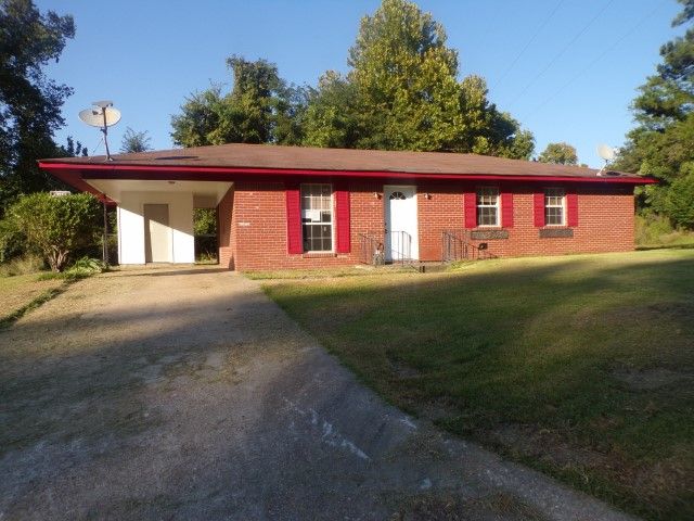 107 Greenview Dr, Vicksburg, MS 39183