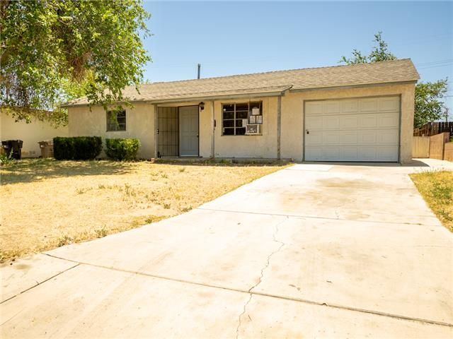 1114 W Oldfield St, Lancaster, CA 93534