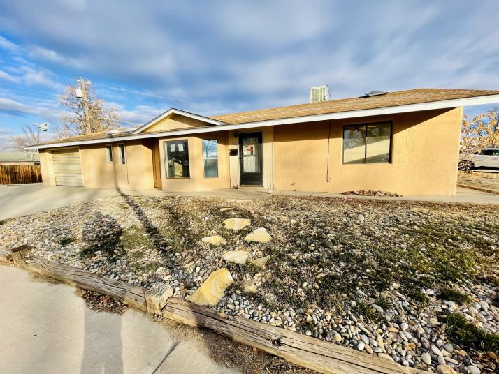 922 Cooper St, Farmington, NM 87401