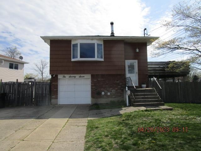 1077 HYMAN AVE, Bay Shore, NY 11706