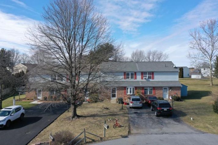 14 LAKEVIEW PL, Lititz, PA 17543