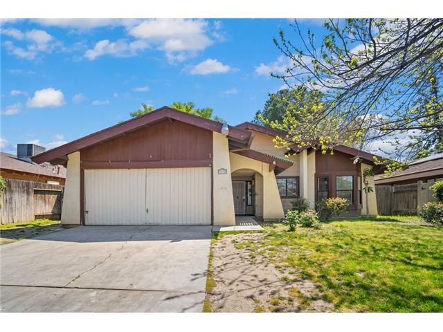 7033 Chalmette Dr, Bakersfield, CA 93309