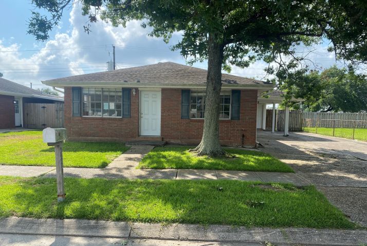 2821 Veronica Dr, Chalmette, LA 70043