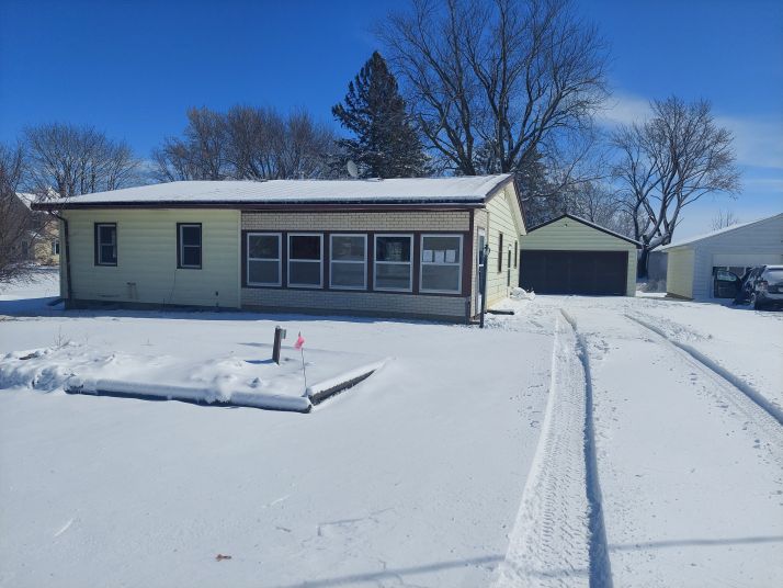 8725 SW 37th Ave, Hope, MN 56046