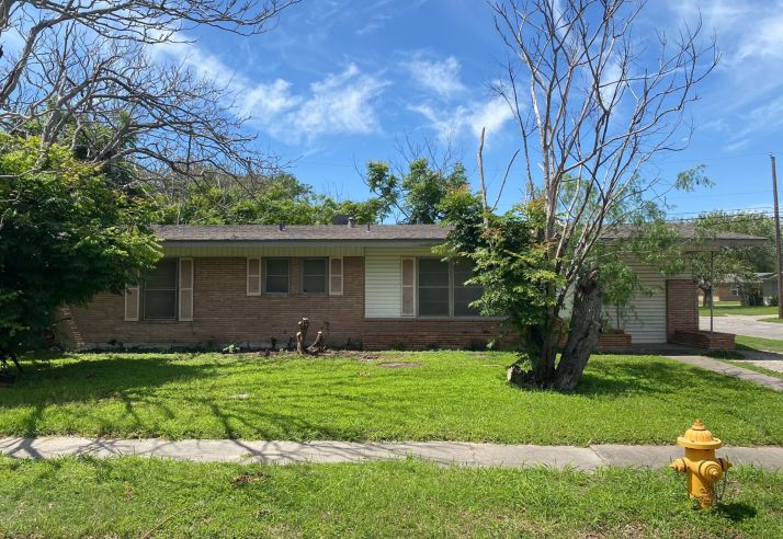 3301 Casa De Amigos Dr, Corpus Christi, TX 78411