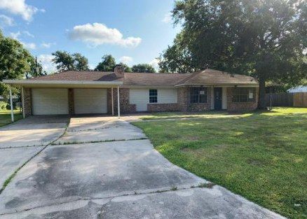 214 Lakewood Dr, Baytown, TX 77520